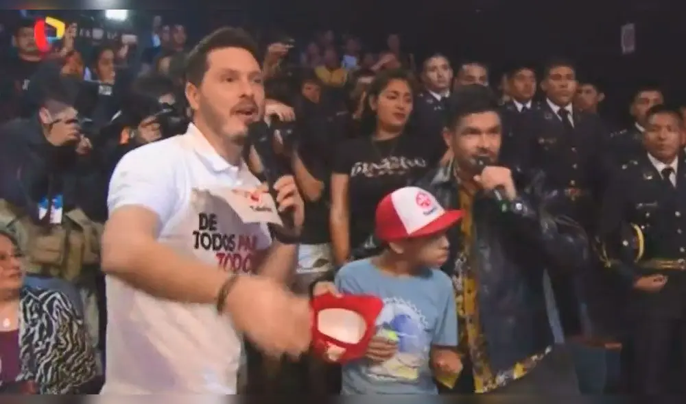 El artista demostró su amor por los niños de la clínica "San Juan de Dios". El artista demostró su amor por los niños de la clínica "San Juan de Dios".