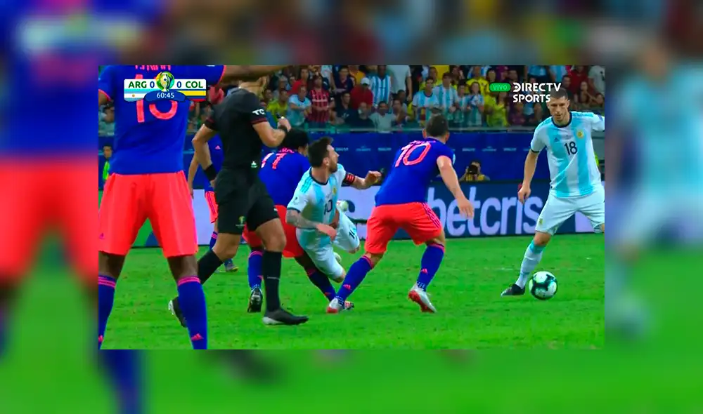 Argentina vs Colombia: Cuadrado comete terrible falta sobre Messi y se salva de la expulsión