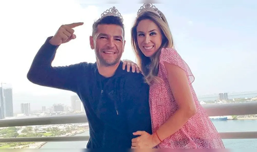 Jacky Bracamontes y Martín Fuentes le dan la bienvenida a sus mellizas Jacky Bracamontes y Martín Fuentes le dan la bienvenida a sus mellizas