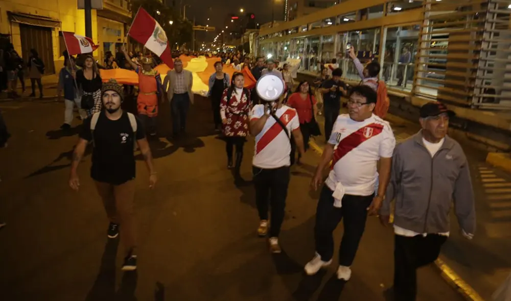 Keiko Fujimori: ciudadanía se movilizó en el Cercado de Lima tras decisión del TC Keiko Fujimori: ciudadanía se movilizó en el Cercado de Lima tras decisión del TC