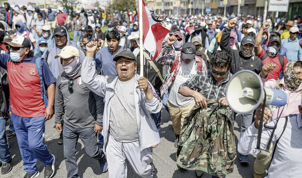 Dirigentes de gremios de 7 regiones acuerdan reiniciar huelga y exigir adelanto de elecciones en el 2023