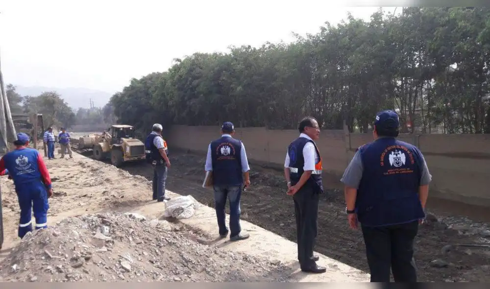 San Juan de Lurigancho: Se inician labores de limpieza en zona afectada por el desborde del río Huaycoloro