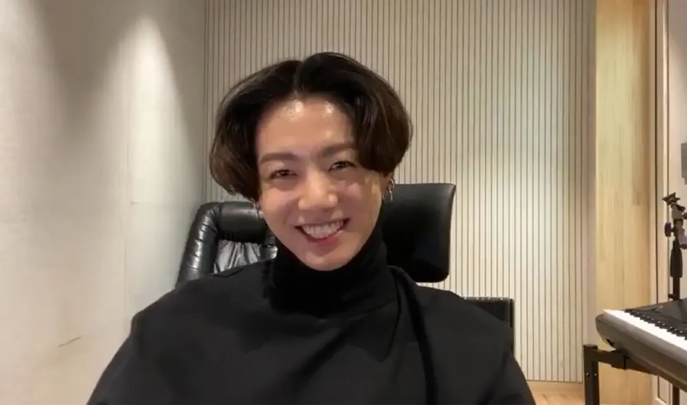 Desliza para ver más imágenes de Jungkook de BTS. Foto: Captura V Live