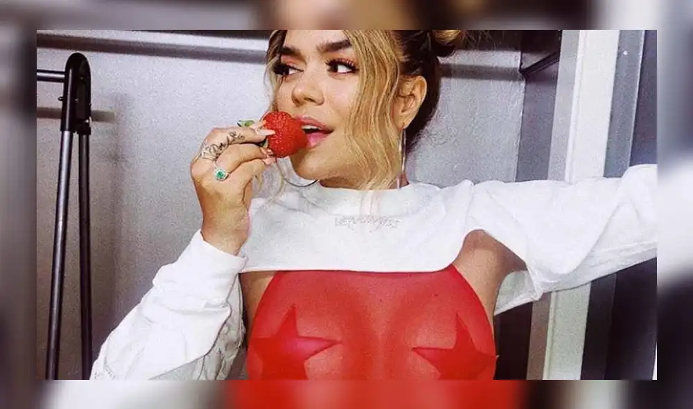 Karol G deja mudos a sus fans al quedarse desnuda en la playa