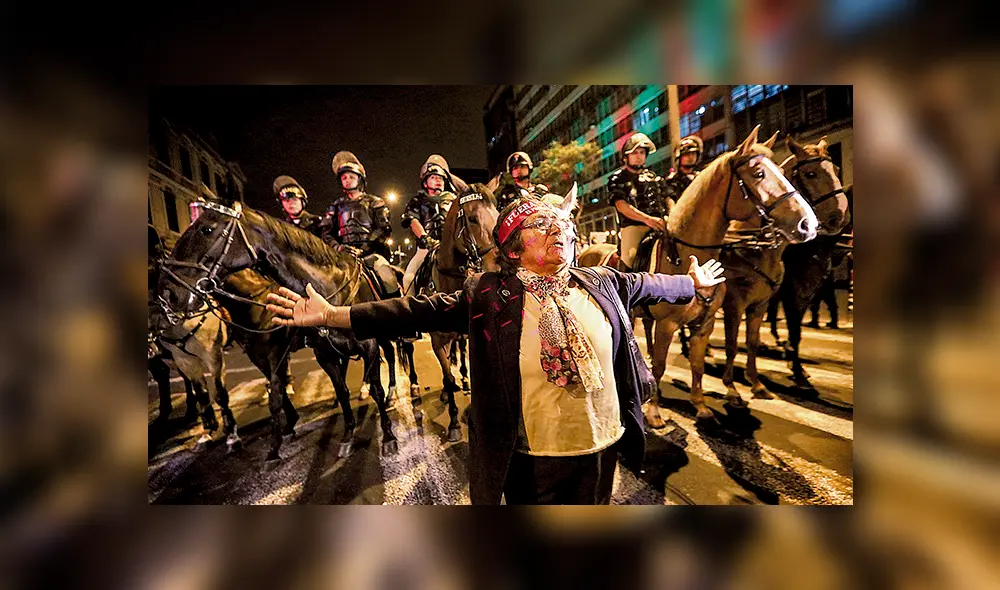 mujer coraje. La fotografía premiada con el Allard Prize International registra una actitud de lucha por la democracia.
