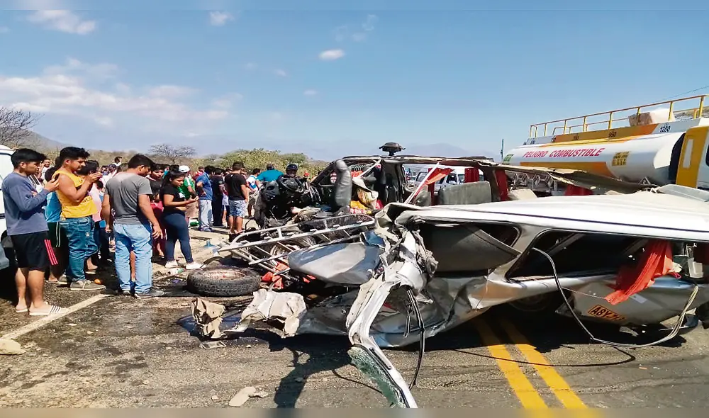 Sangre en las vías. El triple choque en el centro poblado El Portachuelo de Motupe dejó dos personas fallecidas en el acto. Sangre en las vías. El triple choque en el centro poblado El Portachuelo de Motupe dejó dos personas fallecidas en el acto.