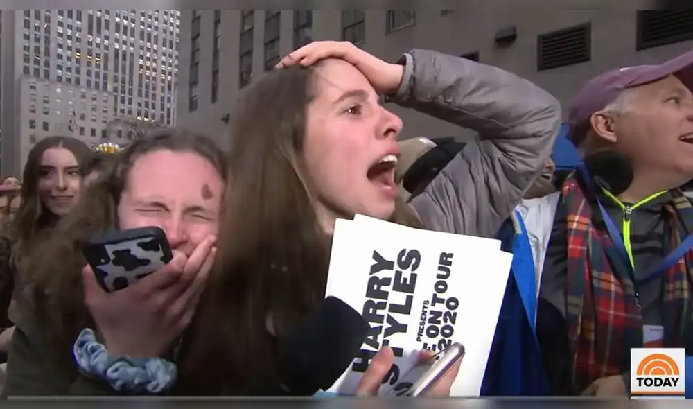 La muchacha llegó hasta las inmediaciones del hotel The Plaza para poder ver un show gratuito de Harry Styles. (Foto: Captura)