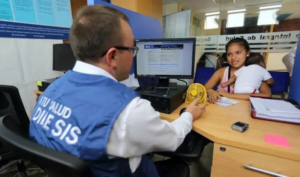 Deudos de afiliados al SIS en Arequipa pueden cobrar en el Banco de la Nación.