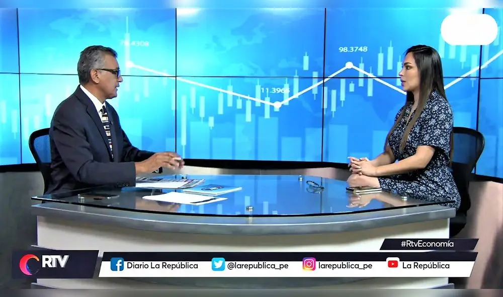 Claudia María Hernández, en entrevista con Rumi Cevallos, conductor de RTV Economía. Foto: Captura. Claudia María Hernández, en entrevista con Rumi Cevallos, conductor de RTV Economía. Foto: Captura.