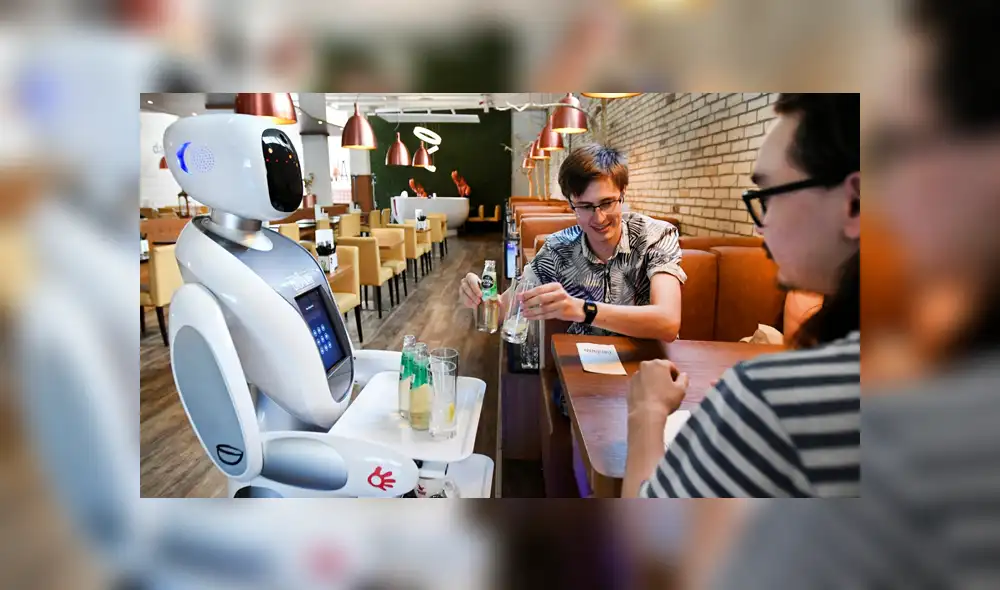 Los robots ayudan a reducir el riesgo de propagación del coronavirus en restaurante de Países Bajos. | Foto: Piroschka van de Wouw Los robots ayudan a reducir el riesgo de propagación del coronavirus en restaurante de Países Bajos. | Foto: Piroschka van de Wouw