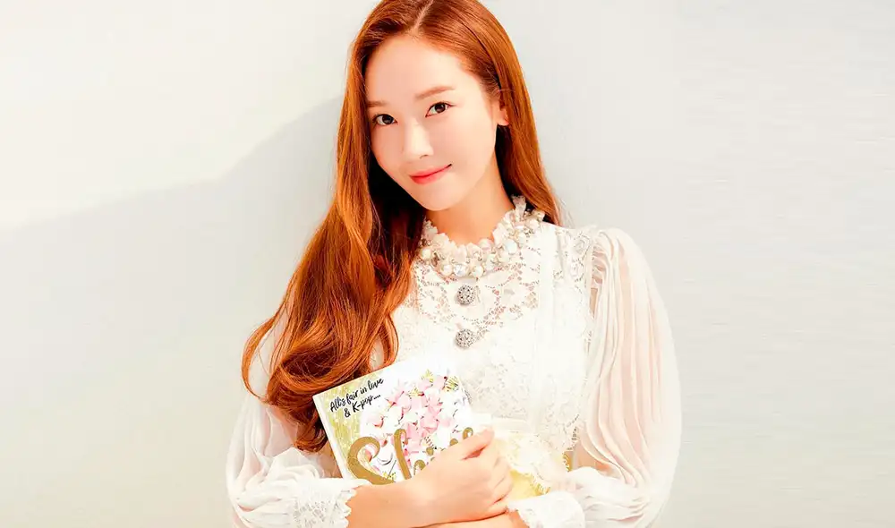 Jessica emprende su nueva faceta como escritora con la publicación de su libro Shine. Foto: Instagram