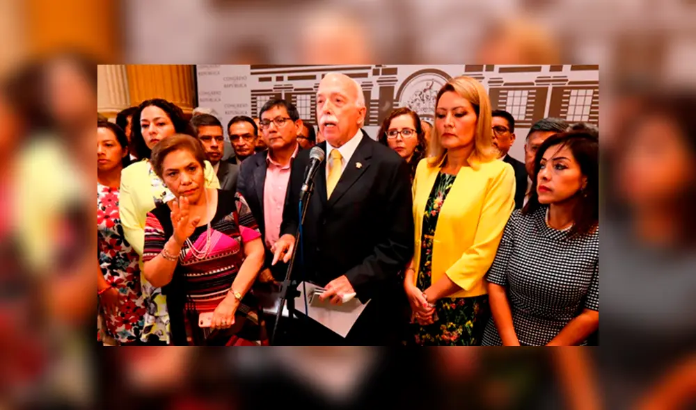 Fujimorismo usa a topos para intentar sumar votos en el Congreso Fujimorismo usa a topos para intentar sumar votos en el Congreso