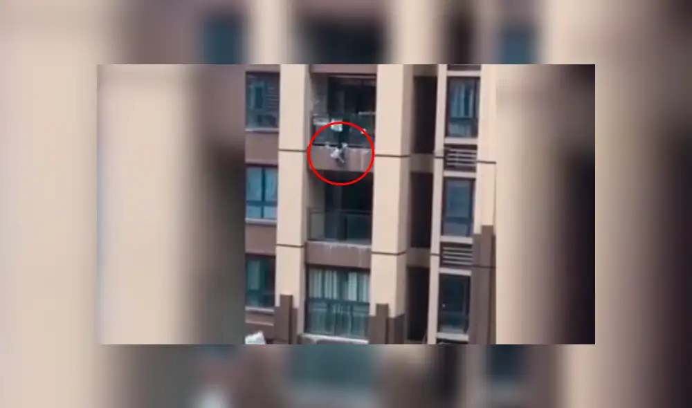 Niño cae edificio China Niño cae edificio China