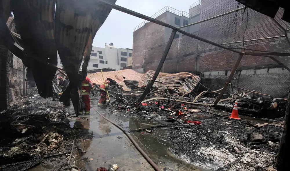 Siniestro fue reportado a las 8.30 de la mañana cuando se escuchó una fuerte explosión. Foto: John Reyes / La República