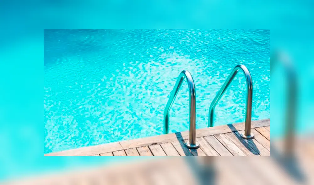 Niña se ahogó en una piscina mientras su madre conversaba por teléfono Niña se ahogó en una piscina mientras su madre conversaba por teléfono