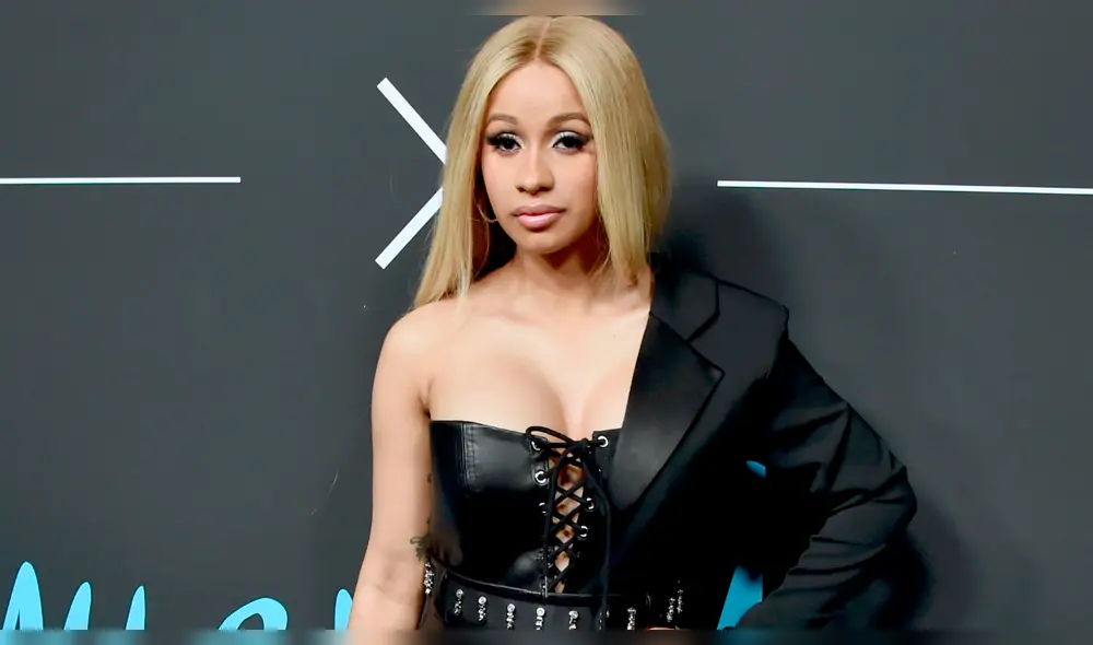 Cardi B destrona a Kim Kardashian y Jennifer Lopez con diminuta tanga