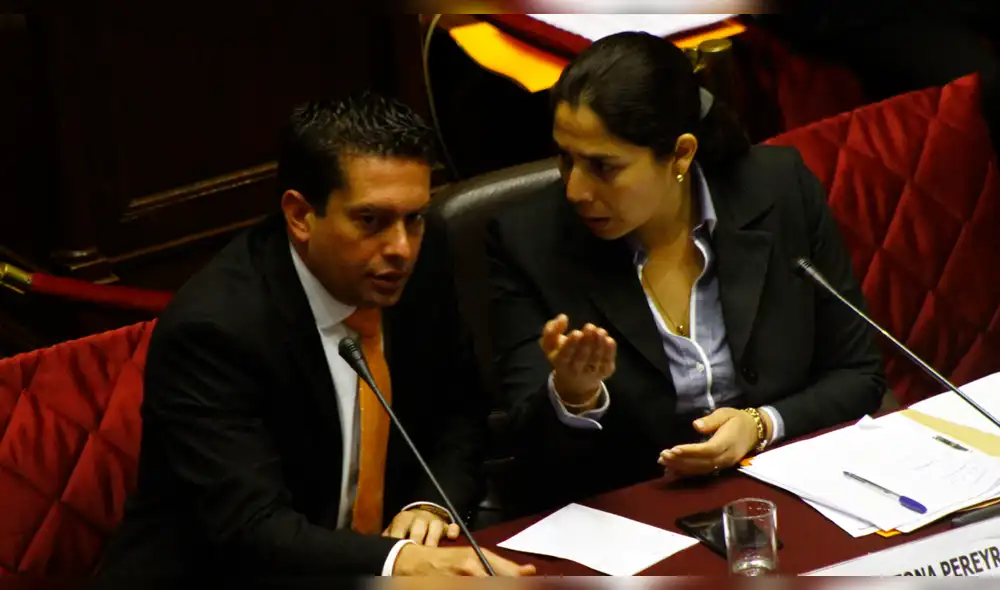 Letona y Miguel Torres intentaron ingresar a vivienda allanada de Ana Vega Letona y Miguel Torres intentaron ingresar a vivienda allanada de Ana Vega