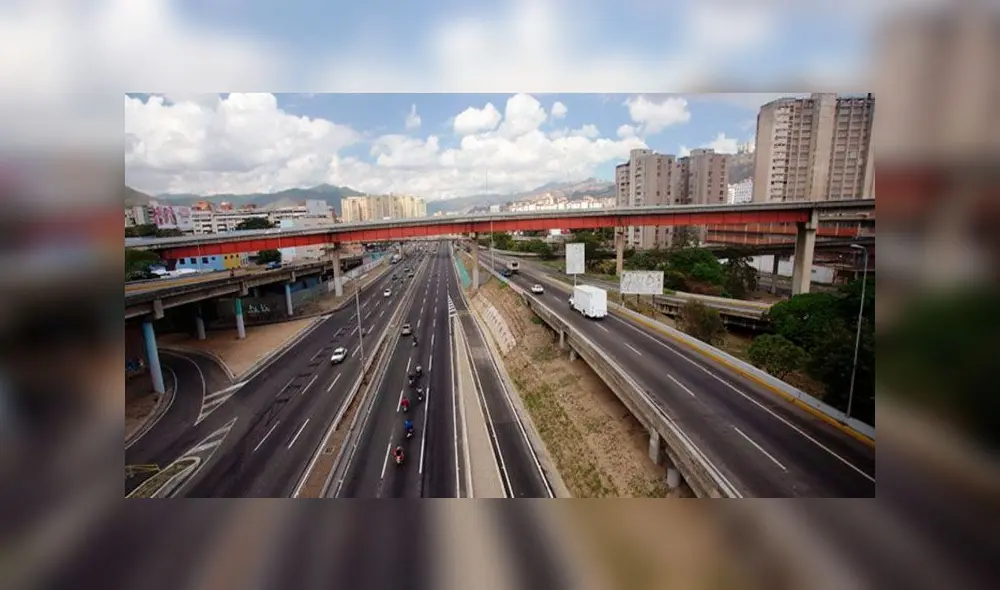 La autopista Francisco Fajardo es icónica en la capital venezolana, Caracas. Foto: difusión
