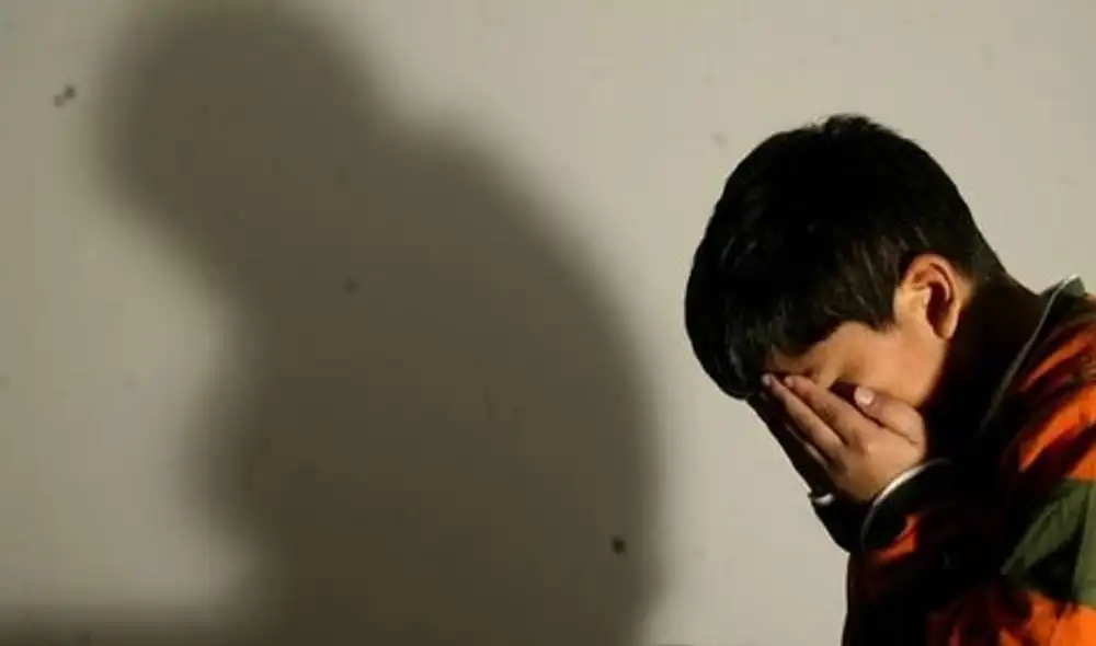 Una madre desnudó, ató y golpeó a su hijo en el balcón de su casa Una madre desnudó, ató y golpeó a su hijo en el balcón de su casa