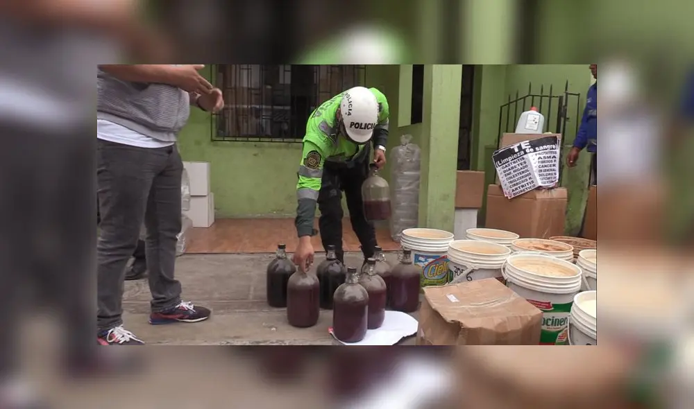 Fiscalizadores y policías comprobaron las condiciones en que se almacenaban y preparaban falsas medicinas. (Foto: Captura de video) Fiscalizadores y policías comprobaron las condiciones en que se almacenaban y preparaban falsas medicinas. (Foto: Captura de video)
