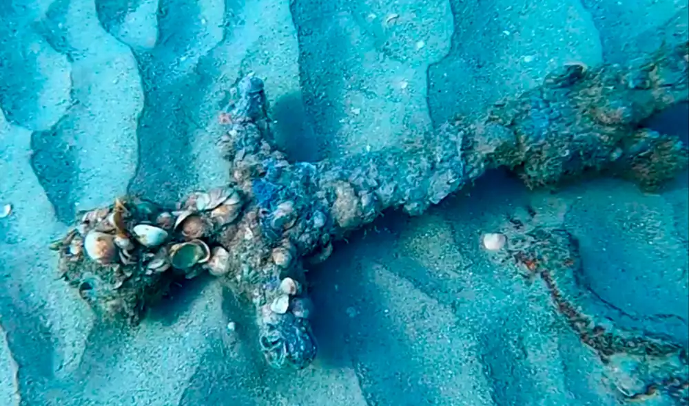 Espada de hace 900 años hallada en el mar Mediterráneo y que se presume perteneció a un caballero cruzado. Foto: EFE Espada de hace 900 años hallada en el mar Mediterráneo y que se presume perteneció a un caballero cruzado. Foto: EFE