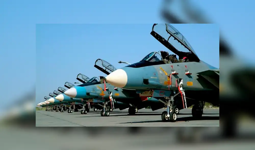 Aviones F-14 sobrevuelan fronteras de Irán