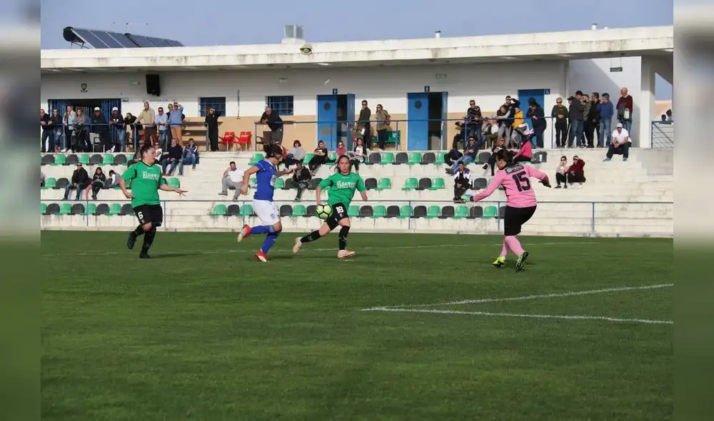 Liliana Neyra logró el Ascenso en el fútbol de Portugal con el Amora FC.