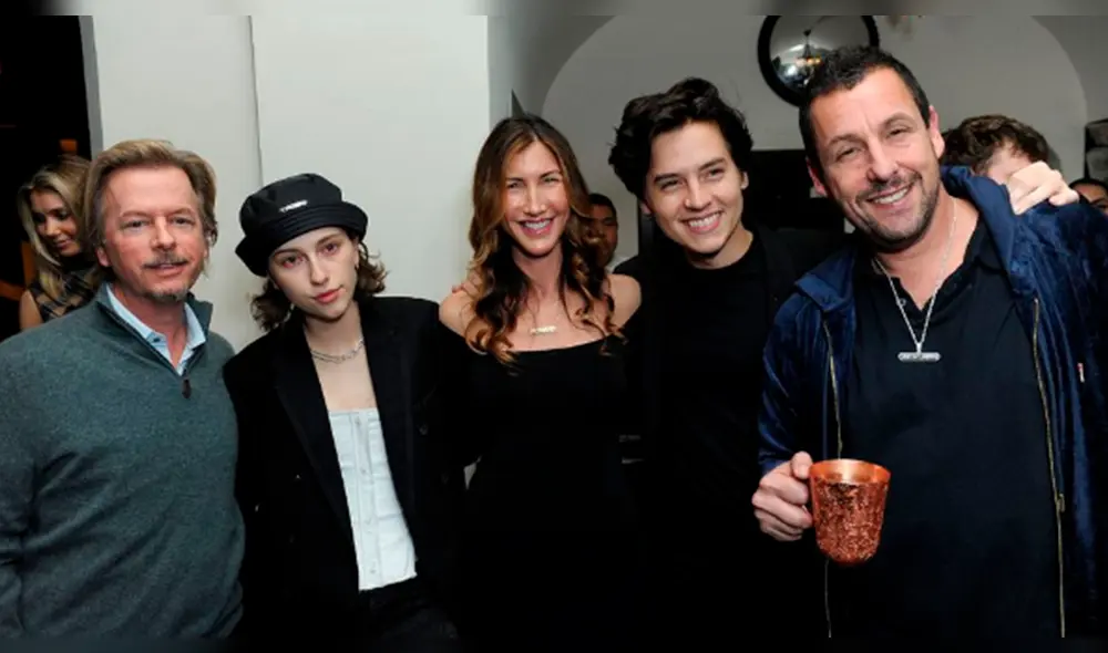 Adam Sandler se encontró con su 'hijo' tras 20 del estreno de "Un papá genial".
(Foto: AFP) Adam Sandler se encontró con su 'hijo' tras 20 del estreno de "Un papá genial".
(Foto: AFP)
