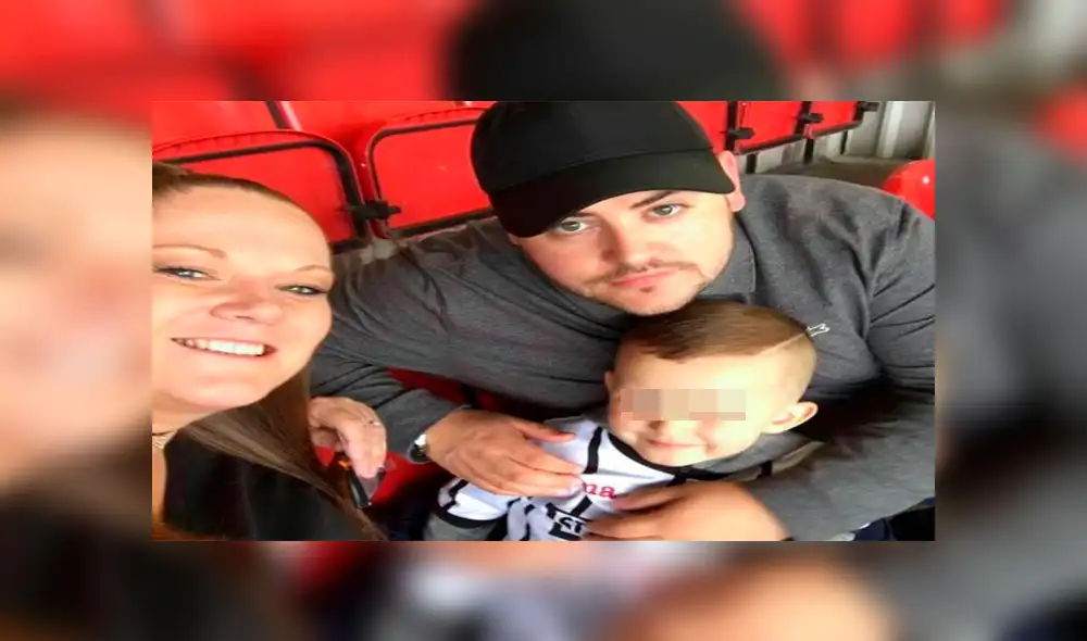 Mujer se lleva gran sorpresa al llegar a su casa y descubrir toda la cocina envuelta con papel de regalo [FOTOS]