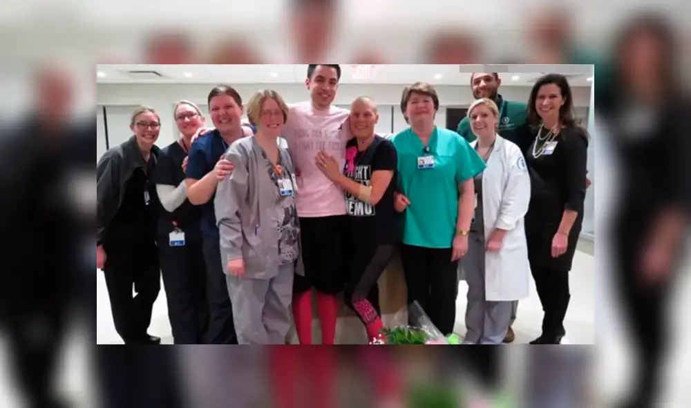 Mujer vence el cáncer y su novio de la infancia le pide matrimonio en su última quimioterapia [VIDEO]