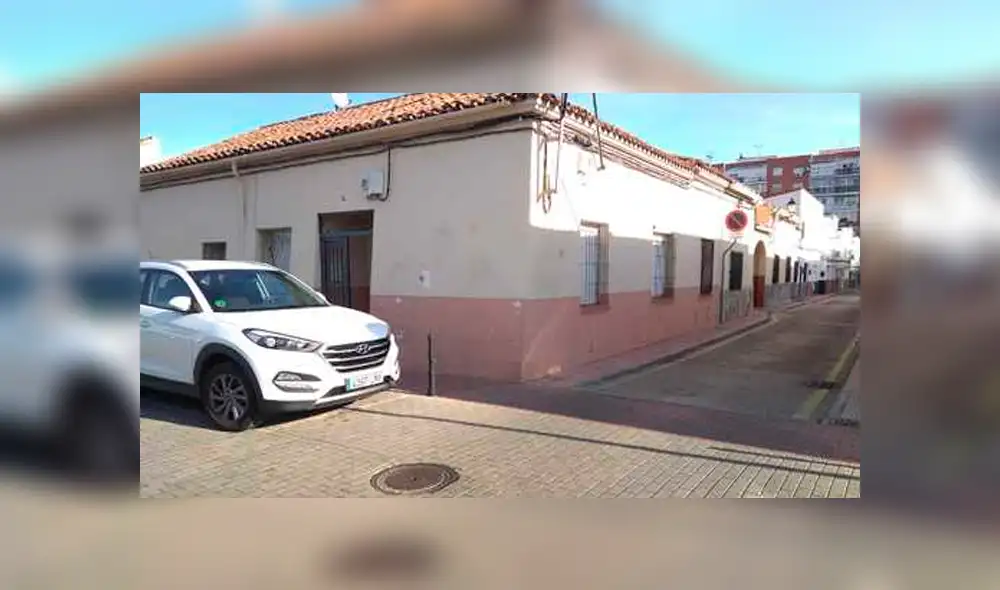 Encuentran a taxista degollado dentro de su auto: habría sido asaltado mientras trabajaba de madrugada