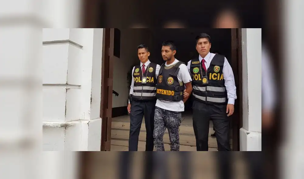 Hombre fue intervenido con un arma de fuego rastrillada, por lo que se presume que iba con dirección a cometer un crimen. (Foto: Christian Moreno / La República)