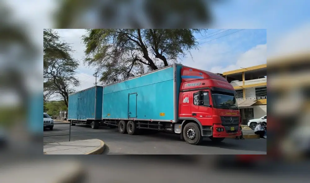 Durante su visita a Piura, el gerente del Seguro Social entregó 20 toneladas de equipos de protección para el personal de salud, medicamentos e insumos para la atención de casos de COVID-19 en la Red Asistencial Piura. (Foto: EsSalud) Durante su visita a Piura, el gerente del Seguro Social entregó 20 toneladas de equipos de protección para el personal de salud, medicamentos e insumos para la atención de casos de COVID-19 en la Red Asistencial Piura. (Foto: EsSalud)