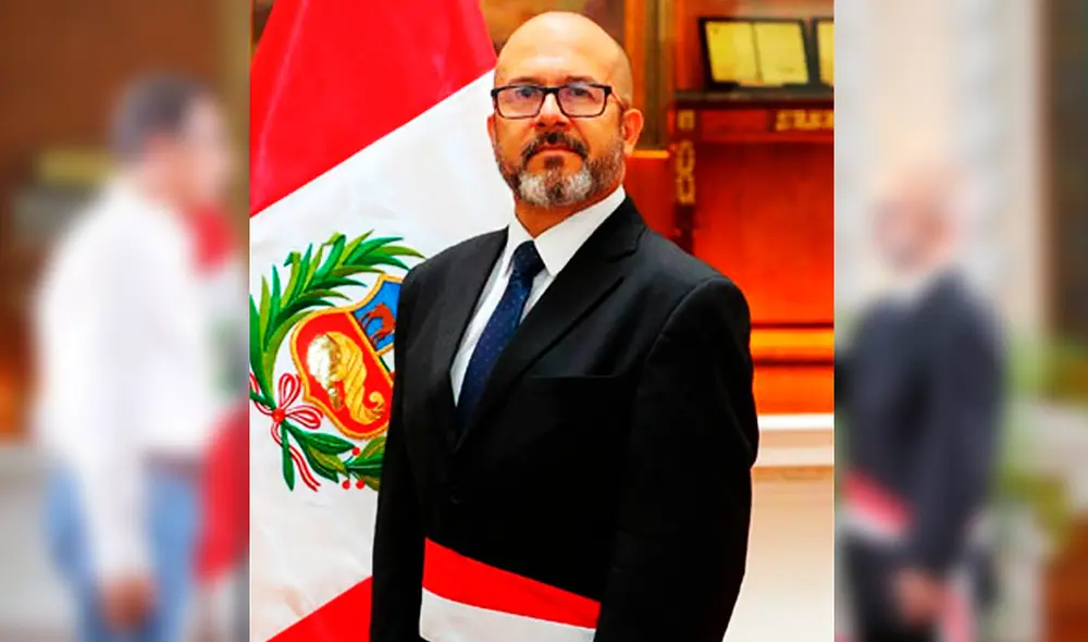 Nuevo ministro de Salud causa asombro tras descubrirse que es hincha de Universitario