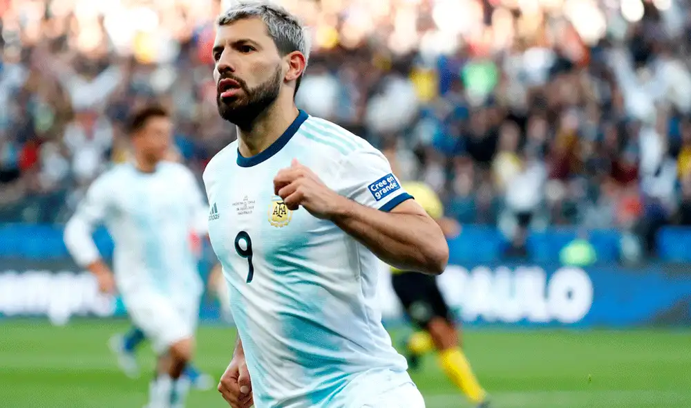 Sergio Agüero aprovechó un gran pase de Messi para anotar el 1-0 en el Argentina vs. Chile. | Foto: EFE