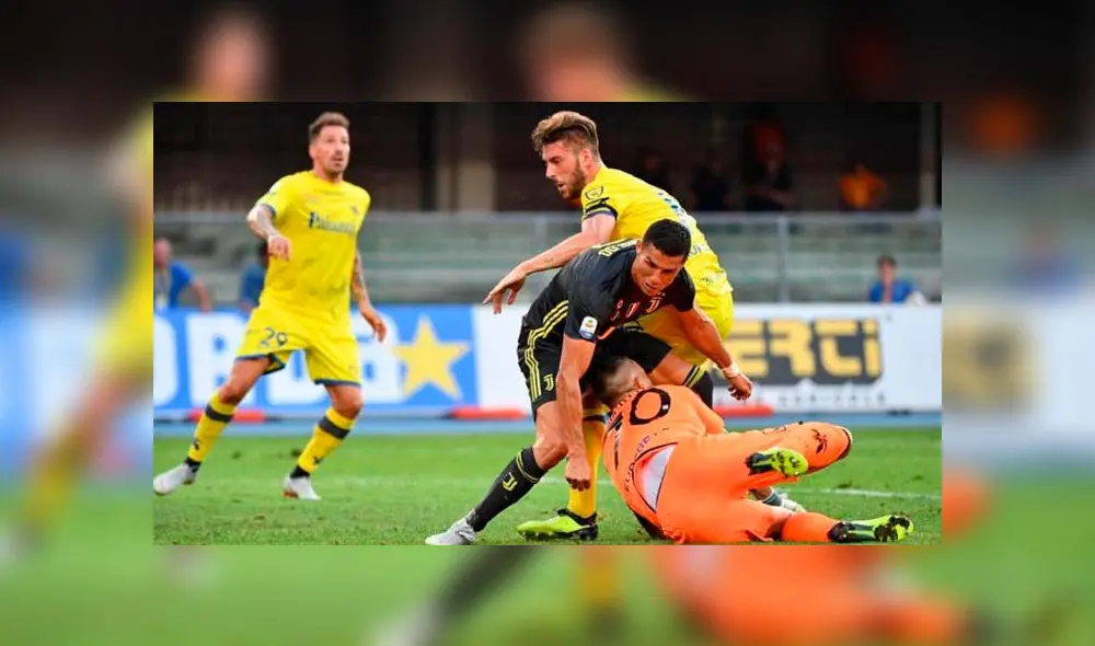 El emotivo gesto de Cristiano Ronaldo con el arquero del Chievo Verona