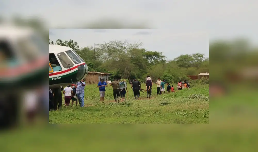 Lambayeque: helicóptero rescata a niños y otras personas aisladas en Pampa de Lino - Jayanca| VIDEO