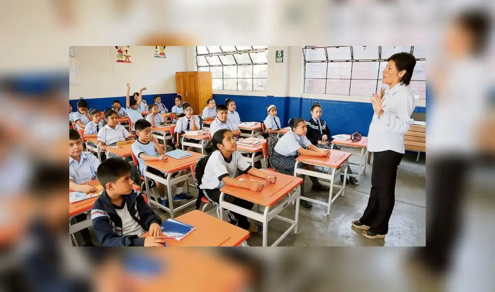 Presidente Vizcarra anuncia aumento salarial para maestros Presidente Vizcarra anuncia aumento salarial para maestros