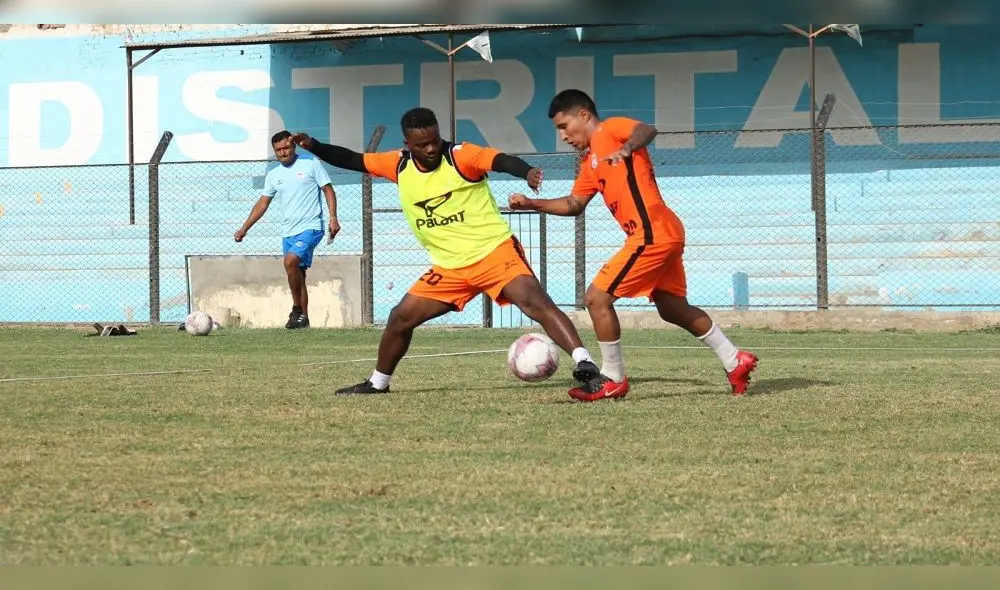 Johnnier Montaño se estrenó en la práctica de Sport Chavelines.