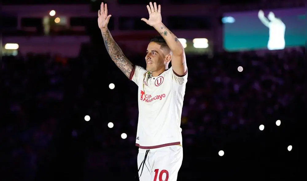 Los hinchas de Universitario demostraron todo su aprecio por Alejandro Hohberg. Foto: Universitario de Deportes.