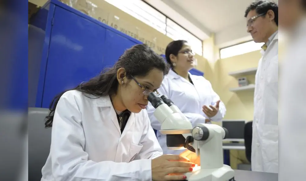 Investigadores de la UNI buscan fabricar telas que ayuden a frenar contagios de COVID-19. Foto: Andina Investigadores de la UNI buscan fabricar telas que ayuden a frenar contagios de COVID-19. Foto: Andina