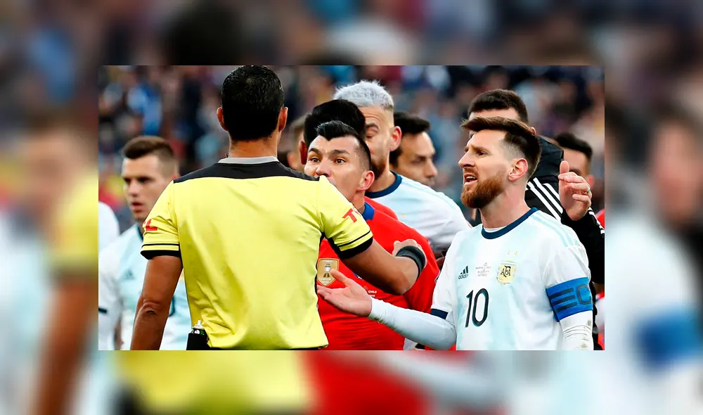 El argentino se fue expulsado en el partido con Chile por una pelea contra Gary Medel. Créditos: EFE El argentino se fue expulsado en el partido con Chile por una pelea contra Gary Medel. Créditos: EFE