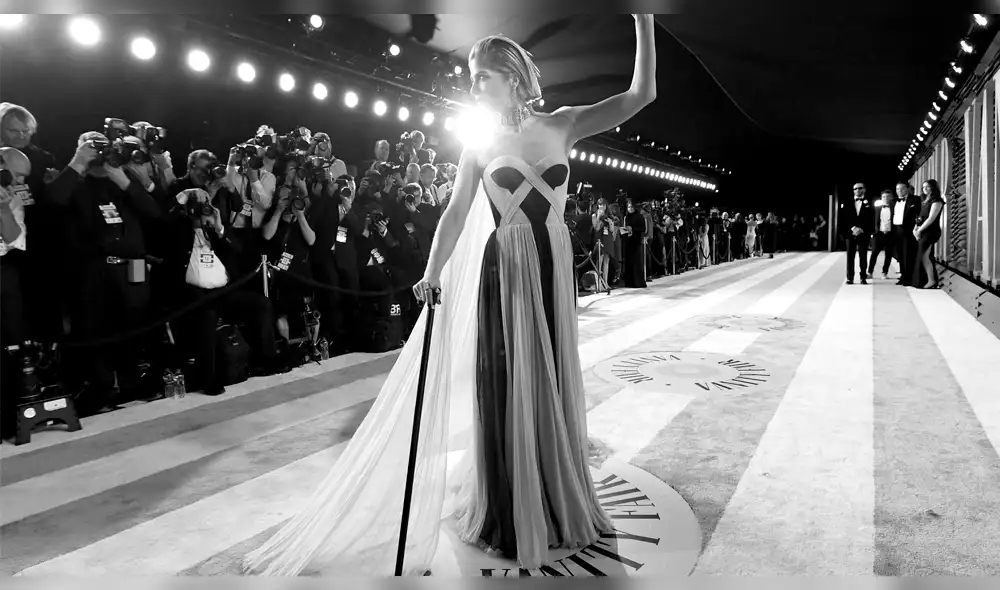 Selma Blair remece los Oscar 2019 al caminar con bastón por enfermedad incurable