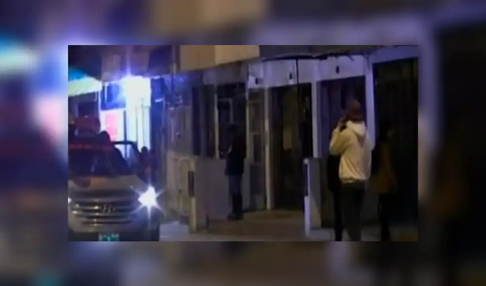 La trabajadora fue traslada al Hospital de Collique. Horas después falleció. Foto: Captura