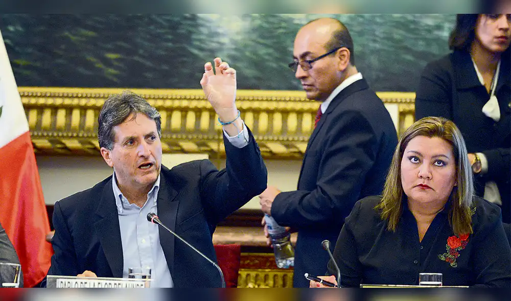 Pablo de la Flor bajo la lupa por atraso en la reconstrucción 