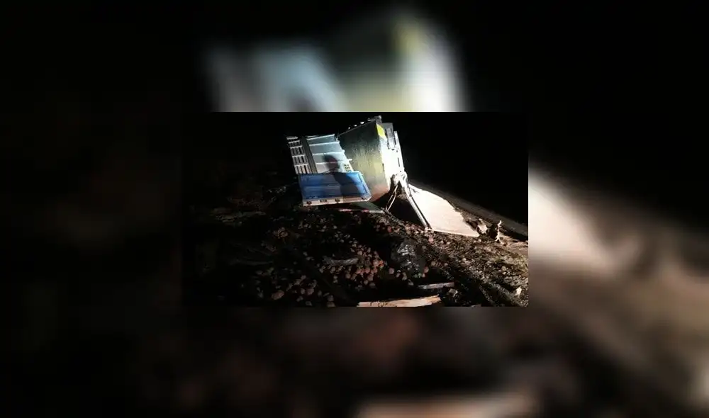 Vehículo cargaba 18 toneladas de papas. Vehículo cargaba 18 toneladas de papas.