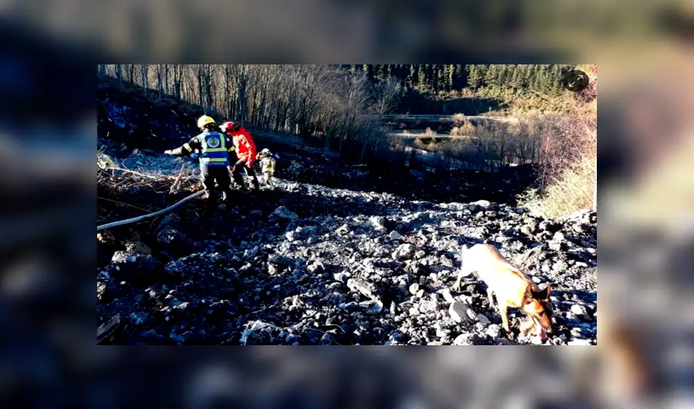 País Vasco: bomberos buscan a dos personas tras el desprendimiento de una ladera en la AP-8 en Zaldibar País Vasco: bomberos buscan a dos personas tras el desprendimiento de una ladera en la AP-8 en Zaldibar