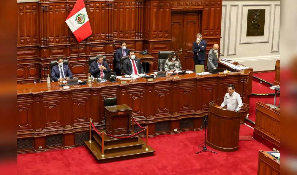 Zeballos expone ante el Legislativo. Cuenta que, casi un año atrás, fue interpelado y que se presentó en el mismo Hemiciclo para hablar de la situación penitenciaria del país.