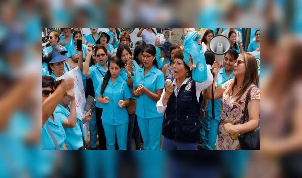 Enfermeros piden extensión del estado de emergencia. Foto: La República. Enfermeros piden extensión del estado de emergencia. Foto: La República.