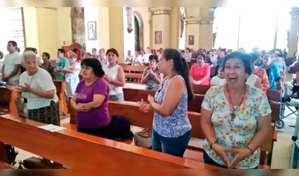 Fieles reaccionaron de diferentes maneras ante el llamado de atención del sacerdote. Fieles reaccionaron de diferentes maneras ante el llamado de atención del sacerdote.